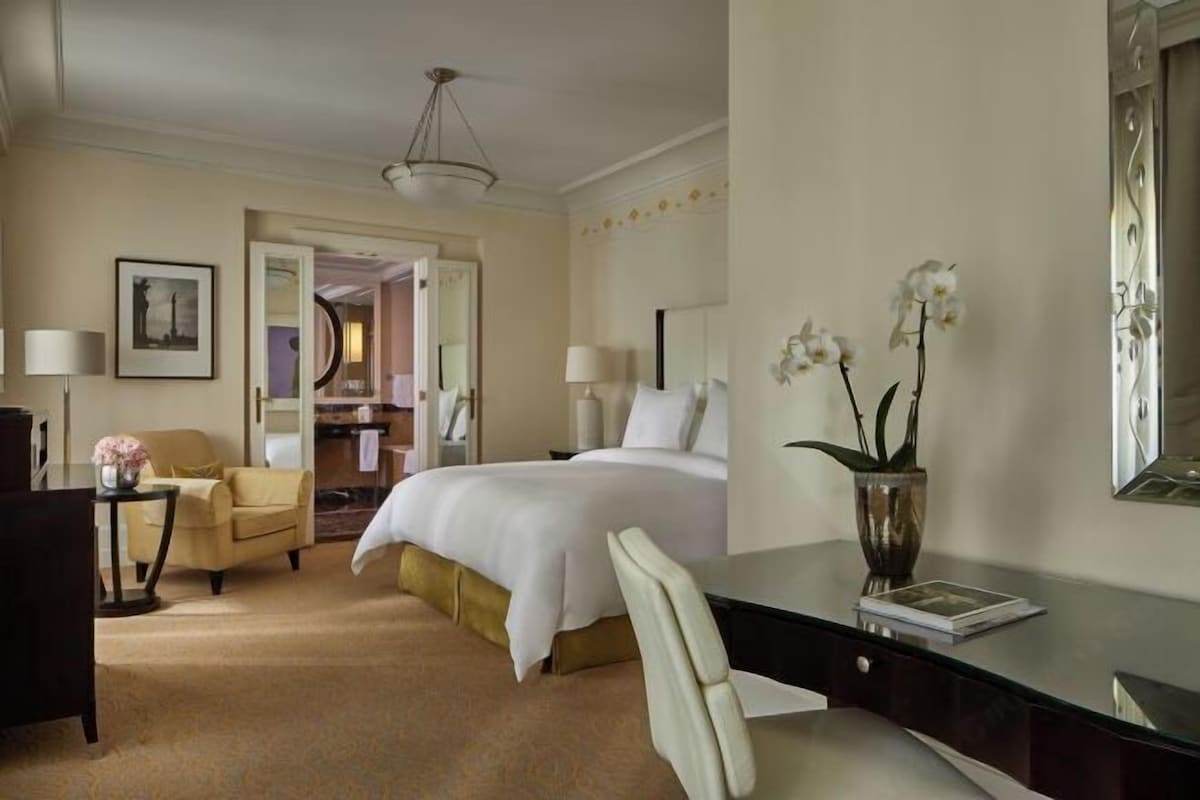 Guest room at Four Seasons Hotel Gresham Palace Budapest