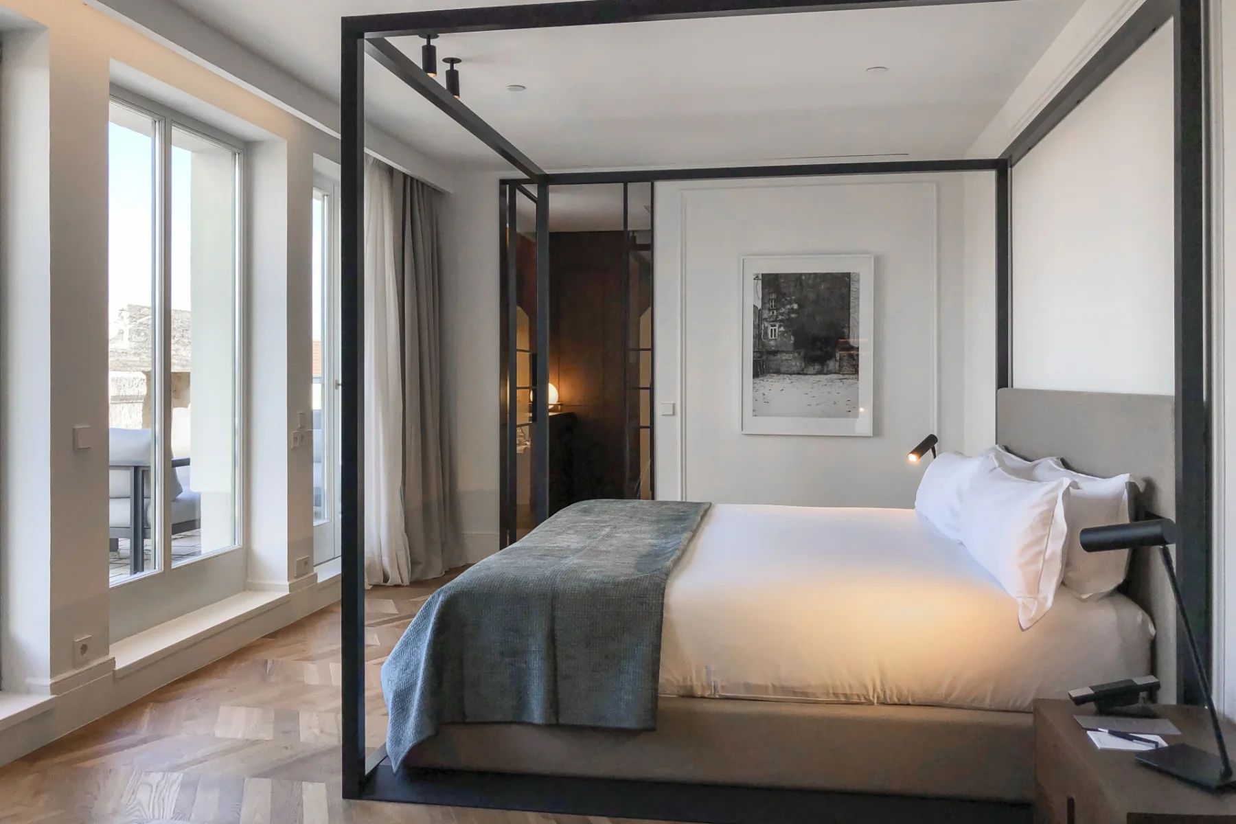 Kozmo Hotel Suites & Spa — c32ef76b