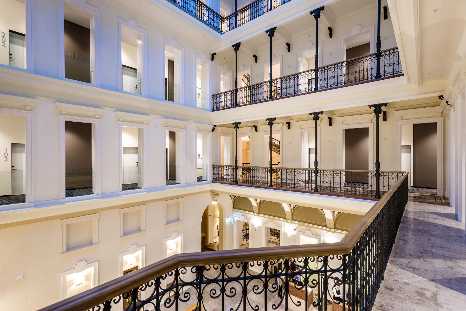 Hotel Moments Budapest — f98f7c4b