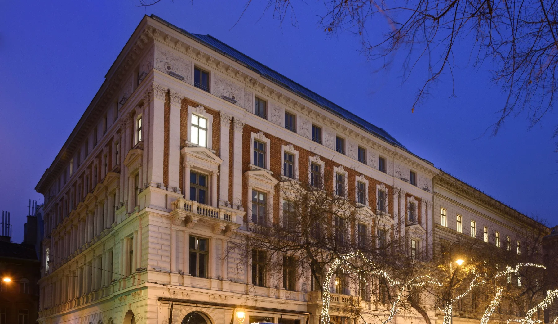 Hotel Moments Budapest — f840bc70