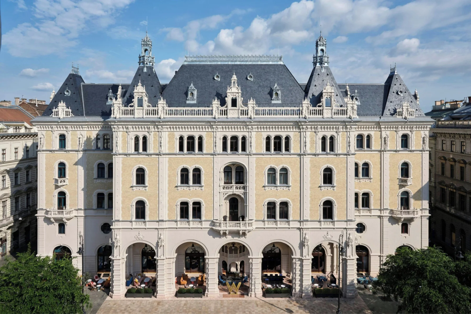 W Budapest — 02bbf267